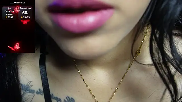 Snapshot of amy_fox2 chatting on 09-24-25, 01:58 amy fox2 online show from 09-24-25, 01:58