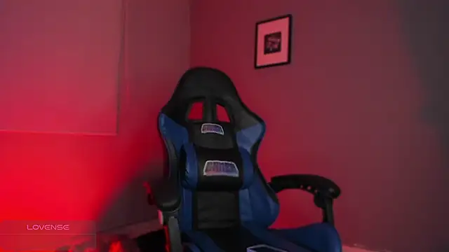 Snapshot of adamjackson_ chatting on 09-19-25, 02:13 adamjackson online show from 09-19-25, 02:13