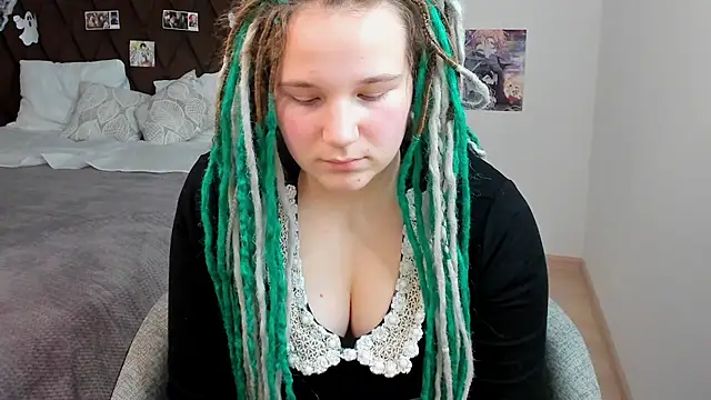 GloriaHylivi online show from 12-19-24, 06:45