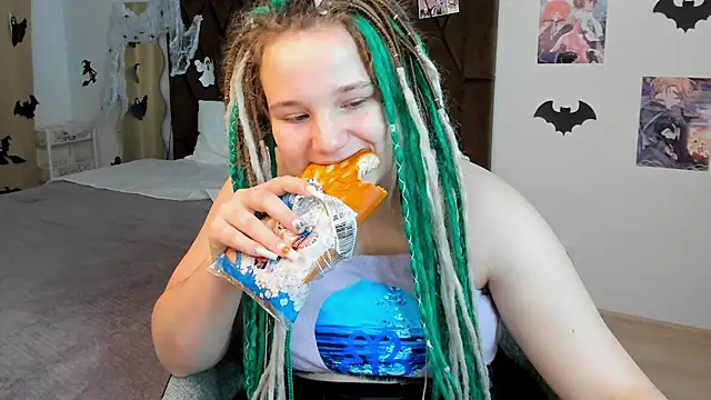 GloriaHylivi online show from 12-21-24, 03:09