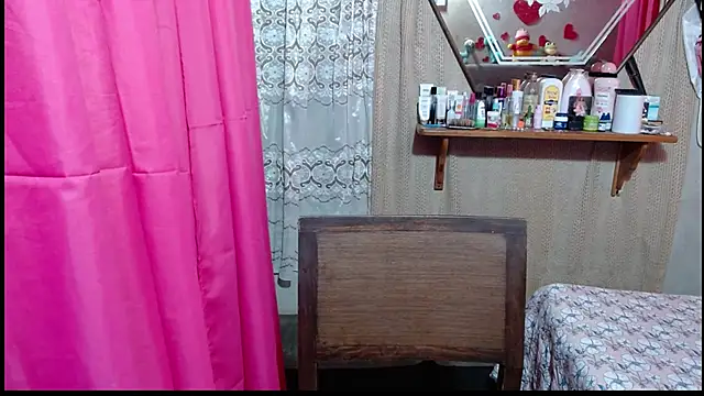 Snapshot of Lunawillis chatting on 01-08-26, 07:05 Lunawillis online show from 01-08-26, 07:05