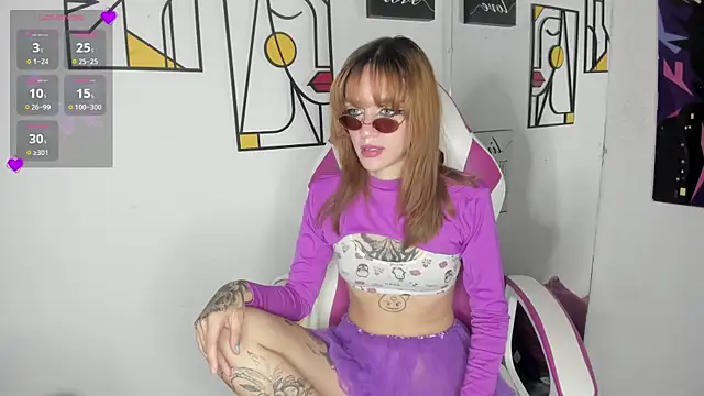 Snapshot of katt__black__ chatting on 02-21-25, 01:11 katt black online show from 02-21-25, 01:11