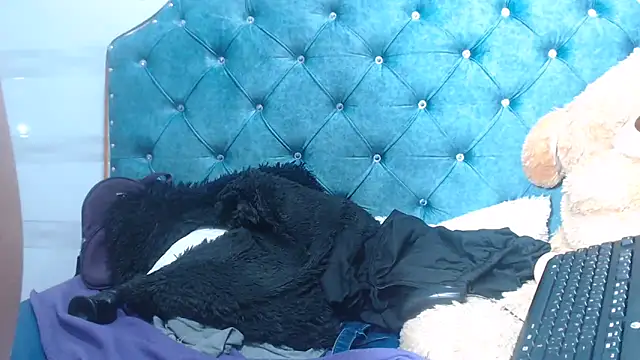 Snapshot of lily_jamesx chatting on 02-28-25, 01:47 lily jamesx online show from 02-28-25, 01:47