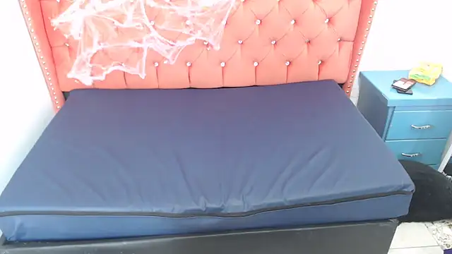 Snapshot of lily_jamesx chatting on 10-09-25, 02:04 lily jamesx online show from 10-09-25, 02:04