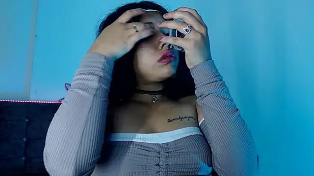 Snapshot of lily_jamesx chatting on 11-28-25, 01:36 lily jamesx online show from 11-28-25, 01:36