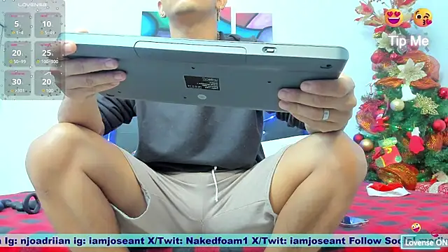 Snapshot of nakedfoam1 chatting on 12-23-24, 01:40 nakedfoam1 online show from 12-23-24, 01:40