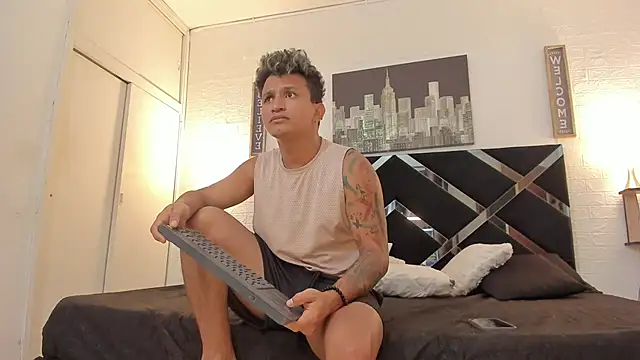 Snapshot of nakedfoam1 chatting on 09-23-25, 04:15 nakedfoam1 online show from 09-23-25, 04:15