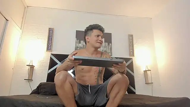 Snapshot of nakedfoam1 chatting on 11-26-25, 03:18 nakedfoam1 online show from 11-26-25, 03:18