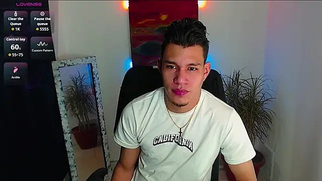 Snapshot of dirtyboy_23 chatting on 11-12-25, 06:14 dirtyboy 23 online show from 11-12-25, 06:14