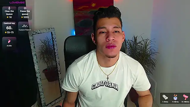 Snapshot of dirtyboy_23 chatting on 11-25-25, 02:44 dirtyboy 23 online show from 11-25-25, 02:44