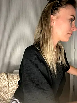 Milla  one online show from 10-19-25, 06:08