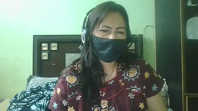 Snapshot of couplesuni chatting on 04-22-26, 10:39 couplesuni online show from 04-22-26, 10:39