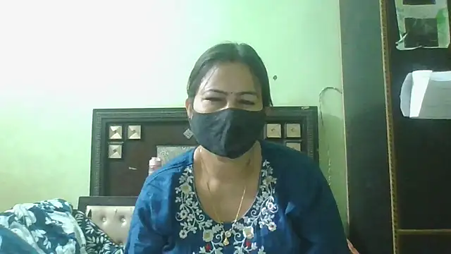 Snapshot of couplesuni chatting on 05-01-26, 04:17 couplesuni online show from 05-01-26, 04:17