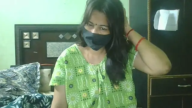 Snapshot of couplesuni chatting on 05-04-26, 02:07 couplesuni online show from 05-04-26, 02:07