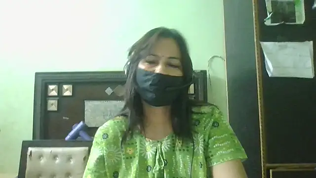 Snapshot of couplesuni chatting on 05-08-26, 05:18 couplesuni online show from 05-08-26, 05:18