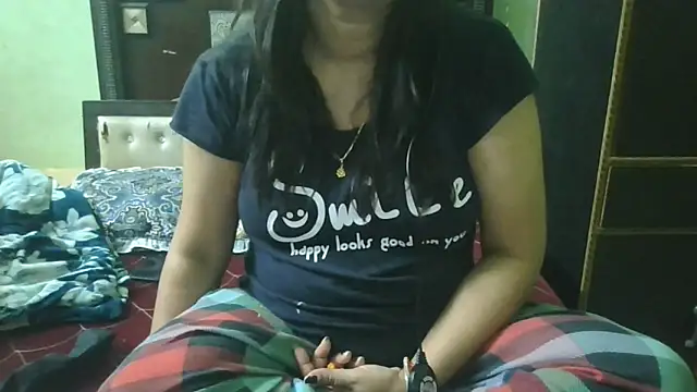 Snapshot of couplesuni chatting on 05-11-26, 02:39 couplesuni online show from 05-11-26, 02:39