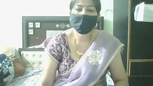 Snapshot of couplesuni chatting on 05-16-26, 10:47 couplesuni online show from 05-16-26, 10:47