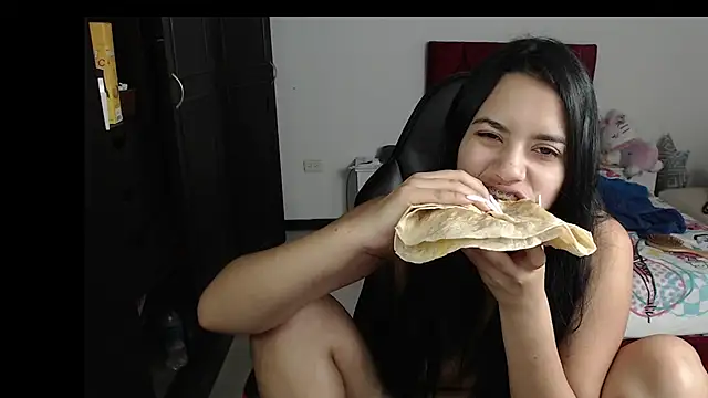 Snapshot of kayla_k18 chatting on 01-07-25, 08:21 kayla k18 online show from 01-07-25, 08:21