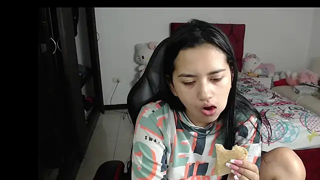 Snapshot of kayla_k18 chatting on 01-11-25, 07:59 kayla k18 online show from 01-11-25, 07:59