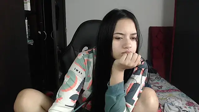 Snapshot of kayla_k18 chatting on 02-17-25, 10:47 kayla k18 online show from 02-17-25, 10:47