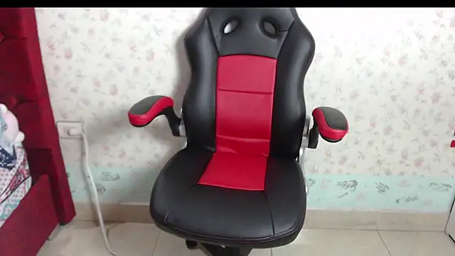 Snapshot of kayla_k18 chatting on 09-21-25, 12:34 kayla k18 online show from 09-21-25, 12:34