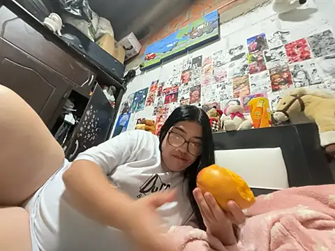 dafne19  online show from 04-17-26, 04:15