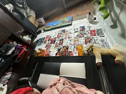 dafne19  online show from 04-18-26, 04:49