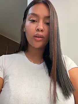 Snapshot of _NINA chatting on 02-07-26, 10:35 NINA online show from 02-07-26, 10:35