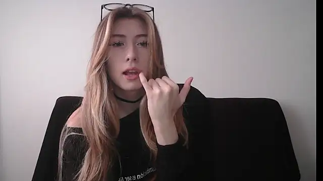 ErikaShyy online show from 10-17-25, 10:07