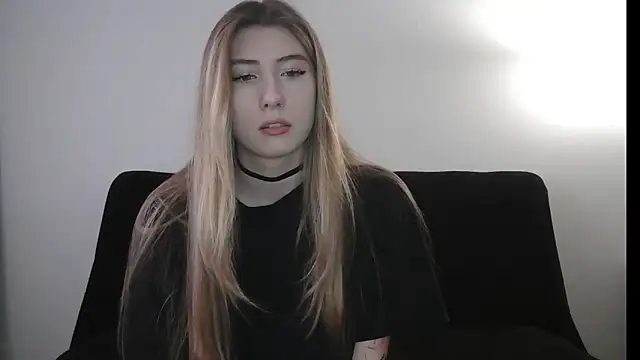 ErikaShyy online show from 12-17-25, 10:54