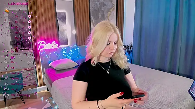 Snapshot of Tasty_booty chatting on 02-14-25, 05:41 Tasty booty online show from 02-14-25, 05:41