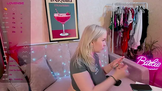 Snapshot of Tasty_booty chatting on 03-06-25, 02:09 Tasty booty online show from 03-06-25, 02:09