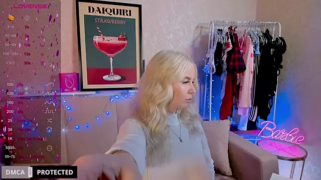 Snapshot of Tasty_booty chatting on 11-07-25, 01:27 Tasty booty online show from 11-07-25, 01:27