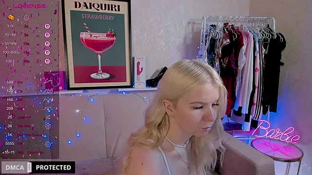 Snapshot of Tasty_booty chatting on 11-12-25, 01:39 Tasty booty online show from 11-12-25, 01:39