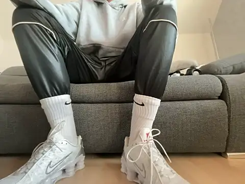 nikeaddicted2 online show from 11-23-25, 08:58