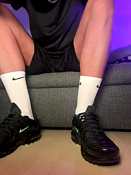 nikeaddicted2 online show from 11-30-25, 05:11