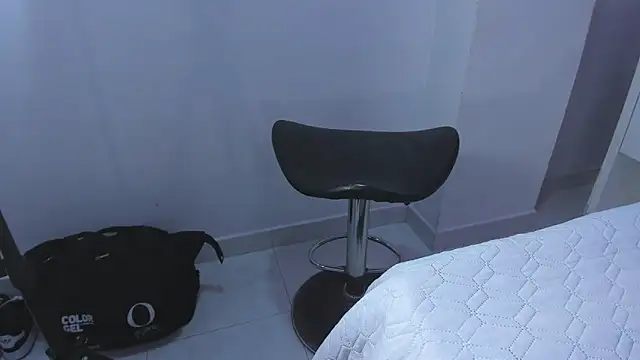 Snapshot of LiaFlowers chatting on 12-05-24, 01:47 LiaFlowers online show from 12-05-24, 01:47