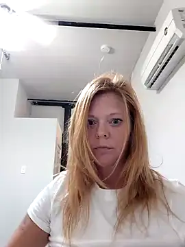 I am HER318 online show from 10-06-25, 01:47