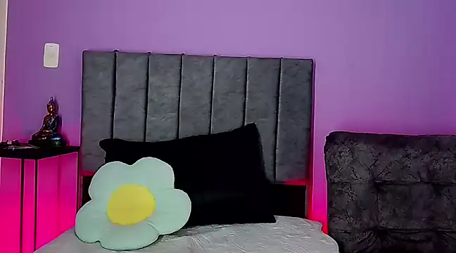 Snapshot of GabrielaMK chatting on 03-09-25, 11:36 GabrielaMK online show from 03-09-25, 11:36