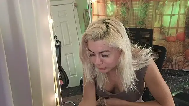 Snapshot of cunty_tranny_lydia chatting on 12-16-25, 06:18 cunty tranny lydia online show from 12-16-25, 06:18