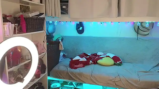 Snapshot of cunty_tranny_lydia chatting on 12-17-25, 06:19 cunty tranny lydia online show from 12-17-25, 06:19