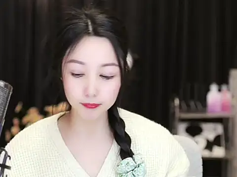 Nuyoah-77 online show from 03-08-25, 06:47