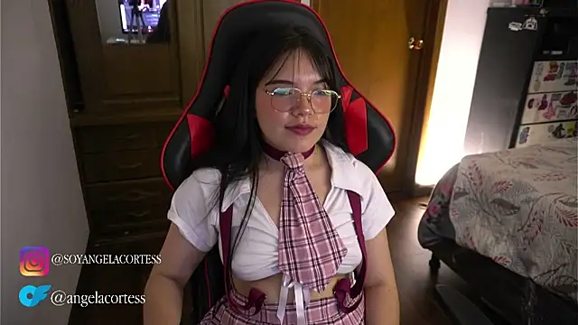 Snapshot of angela_cortes_ chatting on 10-24-25, 03:58 angela cortes online show from 10-24-25, 03:58