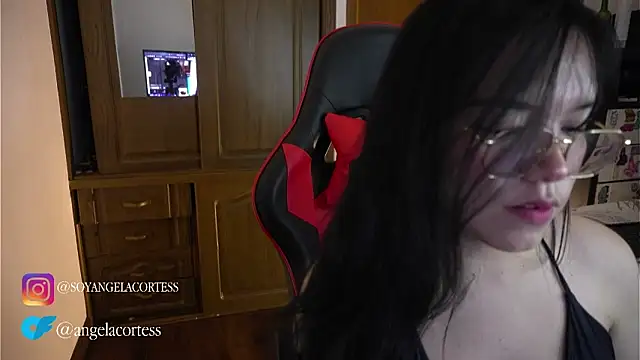 Snapshot of angela_cortes_ chatting on 10-24-25, 11:56 angela cortes online show from 10-24-25, 11:56