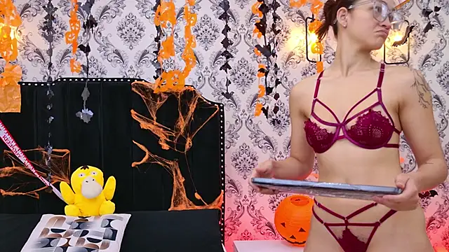 SaaraBrown online show from 10-20-25, 12:16