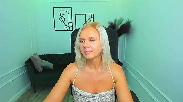 AgathaKlouin online show from 09-18-25, 07:38