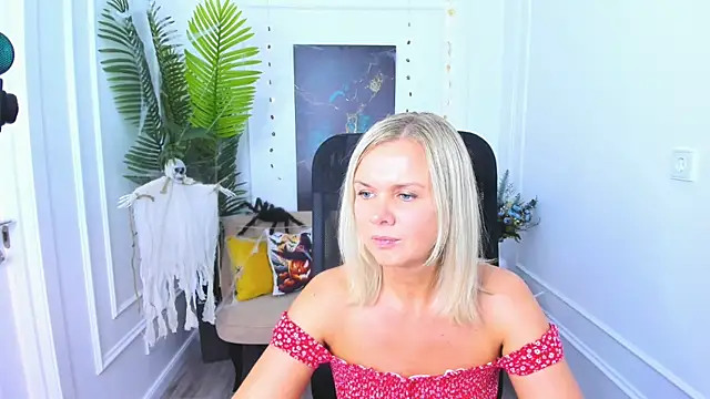 AgathaKlouin online show from 10-19-25, 07:14