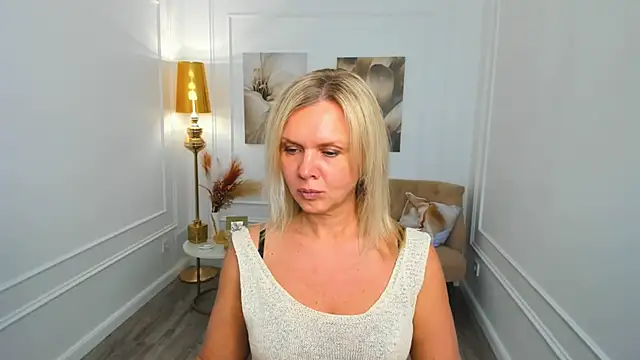 AgathaKlouin online show from 04-07-26, 07:25