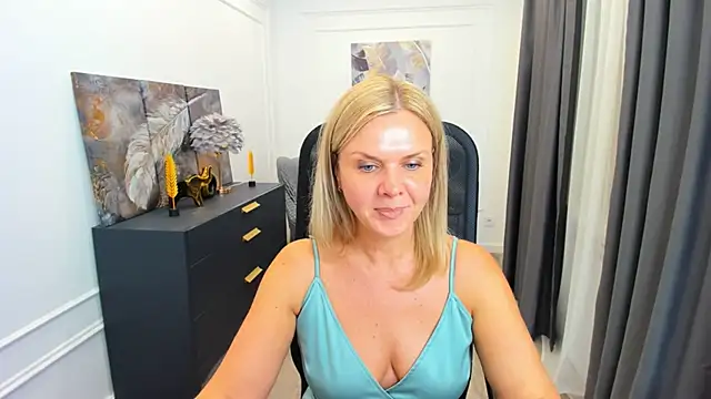 AgathaKlouin online show from 05-14-26, 07:42