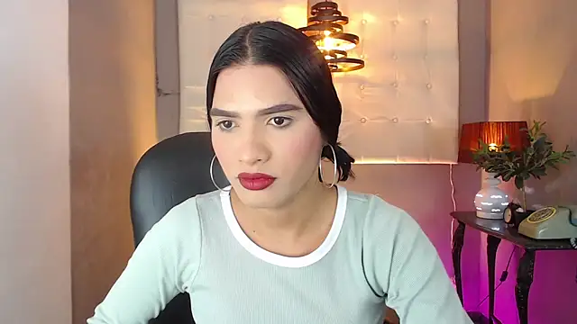 Snapshot of Greys_ath chatting on 10-28-25, 04:05 Greys ath online show from 10-28-25, 04:05